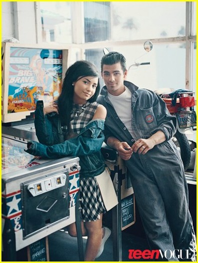 joe-jonas-demi-lovato-teen-vogue-04