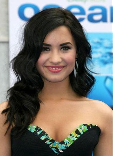 demi12 - Demi Lovato