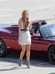 17025890_VBQXBCEDQ - Miley Cyrus Photoshoot in a Tesla Roadster