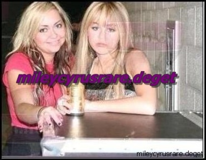 m n brandy - a very rare pic with hannah and brandi