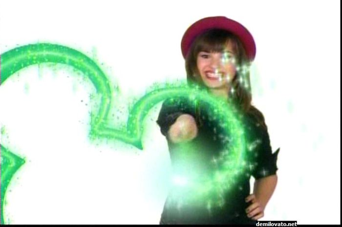 demilovato_net-disneyintro-0012