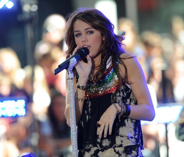 Miley+Cyrus+Performs+NBC+Today+Show+8a9gYBexP3Nl