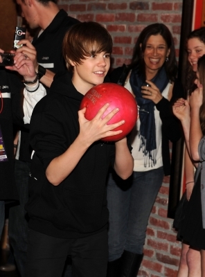 Bowling with Justin Bieber (7)