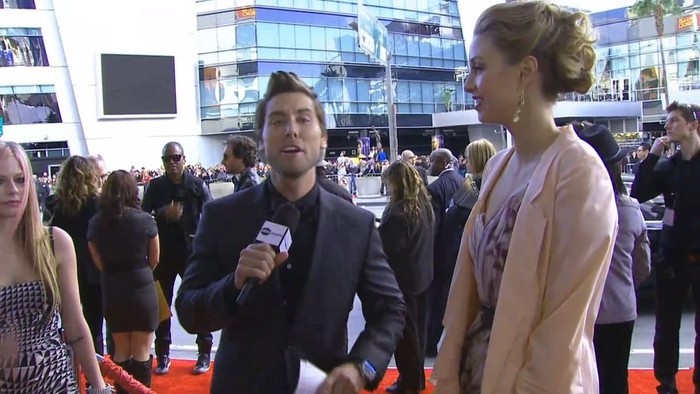 bscap0000 - 2010 - American Music Awards - Red Carpet Interview 01 - Captures by me