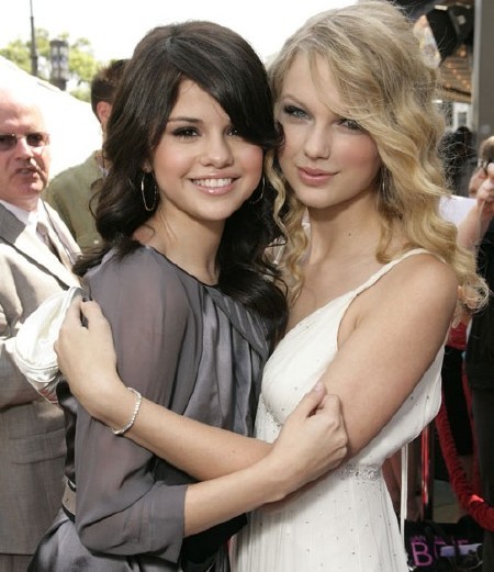 Selena 30 ( She and  Taylor Swift )