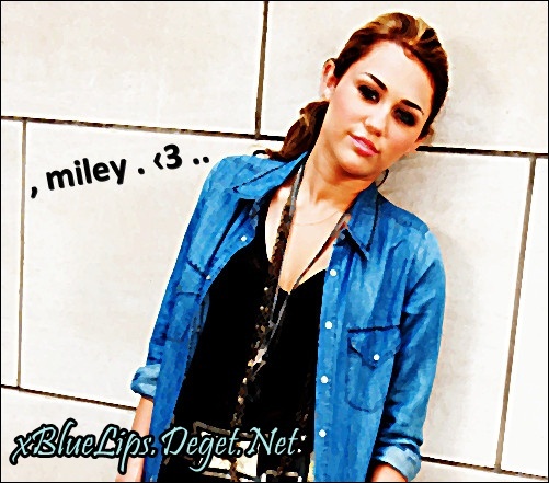 ~ Miley - x_ Just 4 Pics_X