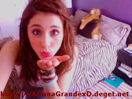 http://xArianaGrandexD.deget.net