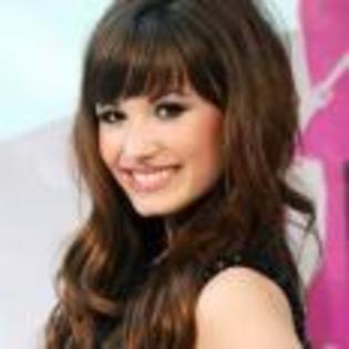 Demi_Lovato_1230321065_2