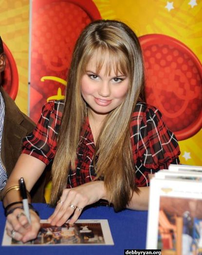 debbyryan_org-worldofdisney-0007