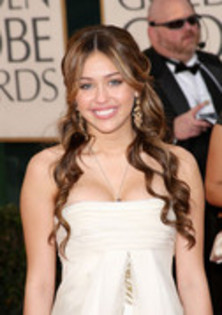 15824132_CDXFUWYID - miley cyrus Red carpet arrivals for 66th Annual Golden Globe Awards