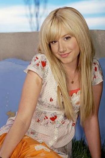 Ashley_Tisdale_1244572117_4