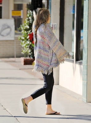 At a salon in Toluca Lake [26th November] (9) - 0 - Some Photos - 0