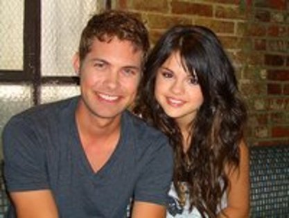 drew-seeley-plays-joey-parker-and-selena-gomez-plays-mary-santiago