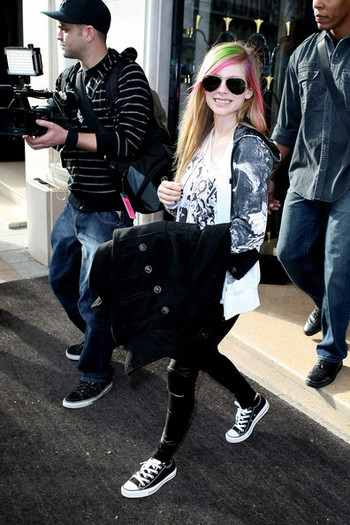 Avril - Colorful (K) (4)