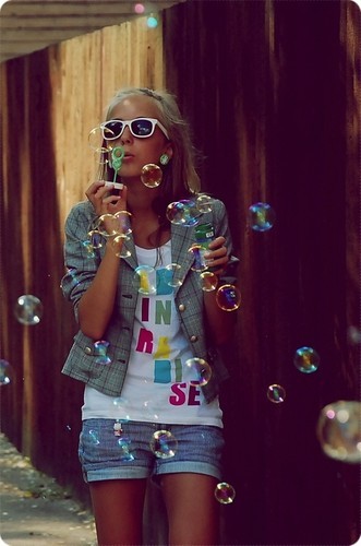 bubbles,fashion,vintage,woman,girl,blowing,bubbles,summer-a9d6444e80b49303d4810dc1afcae77c_h