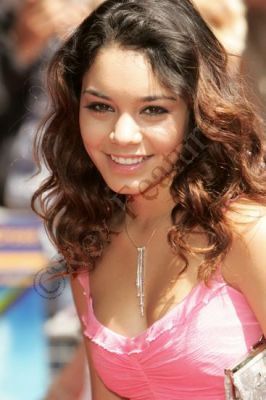 normal_vanessaannehudgens-dot-net_thunderbirdslondonpremiere-026