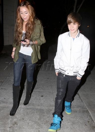 23tfmom - justin bieber and miley cyrus 11-05-2010