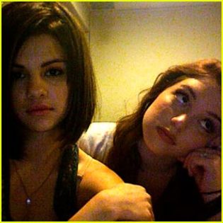 selena-gomez-jennifer-stone-friends