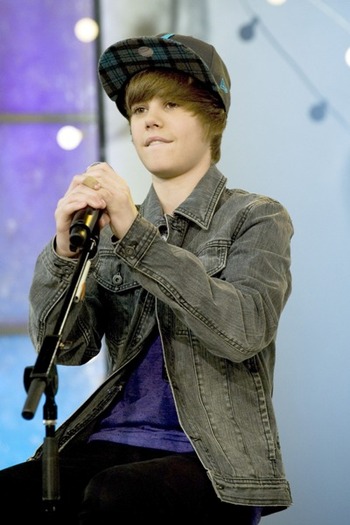 justin-bieber-gma-photos