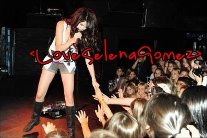 Selena Gomez in Concert (8)