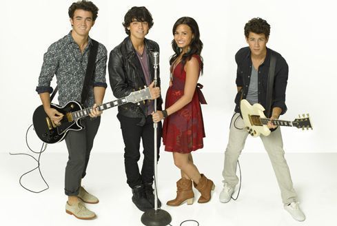 Camp-Rock-2-jemi-11657034-489-328