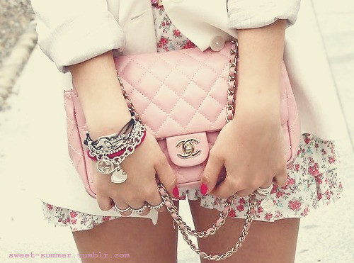 fashion,chanel,girl,jewlery,purse,floral-b9dbdbcfd5a2d380dd331e20c51c2969_h_large