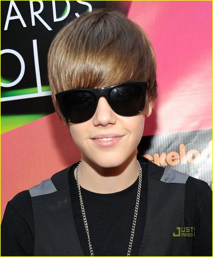  - At Kids Choice Awards 2010