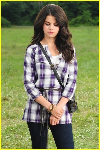 Selena-Gomez-Dream-Out-Loud-Commercial-selena-gomez-13769271-335-500