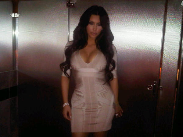 261904535 - x - Kim Kardashian - x