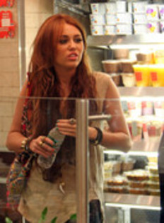 15295307_KSBYBFABH - Miley Cyrus at Cafe Metro