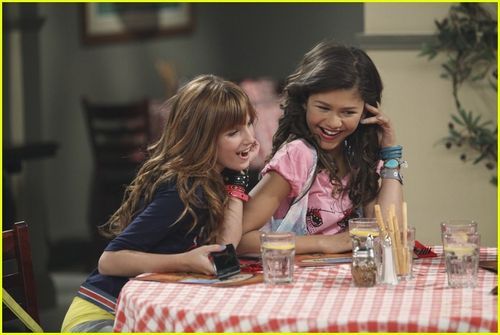 normal_bella-thorne-zendaya-spaghetti-15