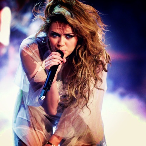 tumblr_lg69xtuh9f1qcsp3so1_500_large[1] - Miley Cyrus