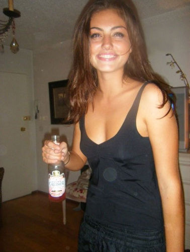 phoebe tonkin 2010. Phoebe Tonkin. 29 Apr 2010