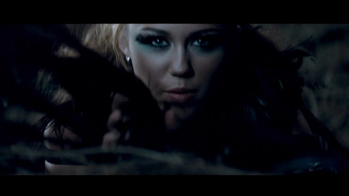 Miley Cyrus - Can\'t Be Tamed 091