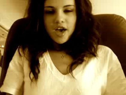 selenagomezfan_com-selenavlog2-0034