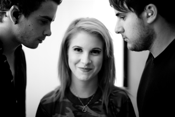 Staredown-paramore-10269317-590-394