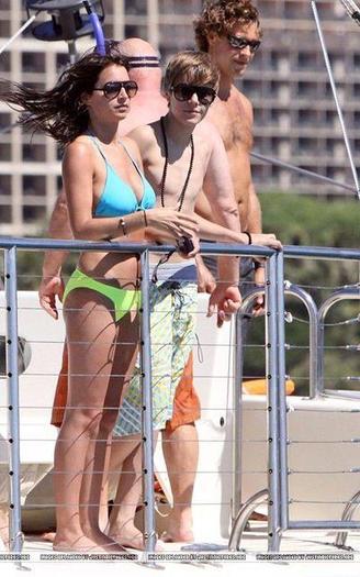 justin-bieber-in-hawaii-9