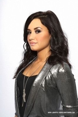 Demi-Photoshoot-demi-lovato-16943492-266-399