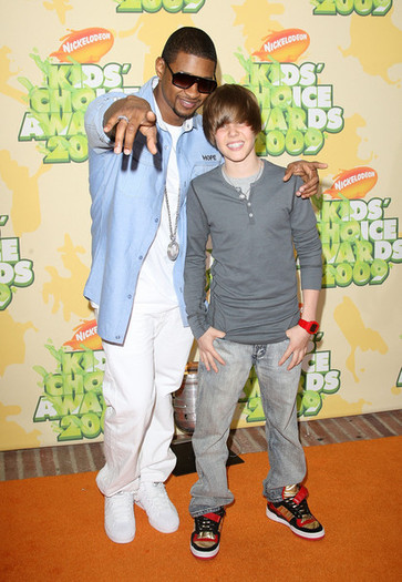 Nickelodeon 22nd - At Kids Choice Awards 2009