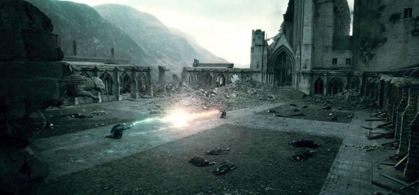 Harry_Potter_and_the_Deathly_Hallows_Part_2_1300444987_4_2011