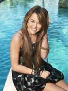 16137150_ZBAHQFSUT - Sedinta foto Miley Cyrus 46