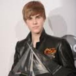 oh yes - justin bieber ama 2010
