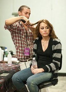 miley-cyrus-backstage%20(13)_0