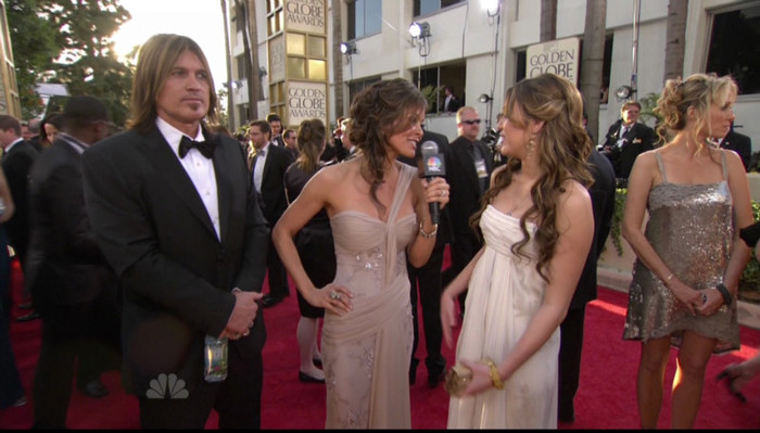 miley-cyrus_com-golden-globes-red-carpet-caps-2009-0057