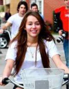 12319043_ODEMCPVGY - miley hannah