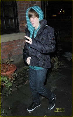 normal_justin-bieber-scotland-school-14