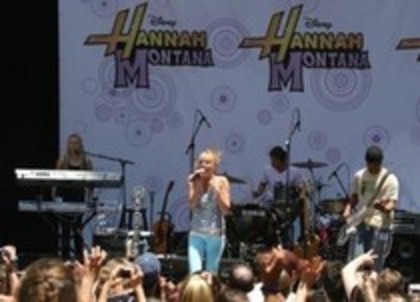 18145630_JYFEQSUEF - Hannah Montana Free Concert Celebrating The DVD And Double Album Release - June 26th 2007