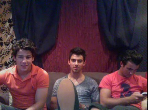 Jonas Brothers Live Chat (21)