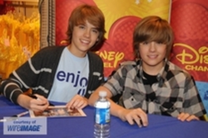 ][[[[[[[[[[[[[[[[[[[[[[[[[[[[[[[[[[[[[[]]]]]]]]]]]]]] - Dylan  Sprouse  and  Cole  Sprouse