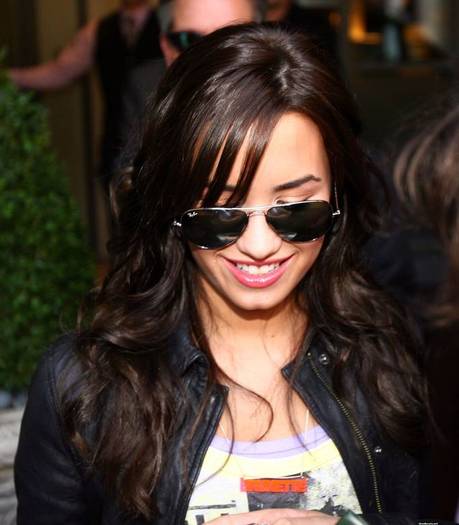 cute - At her London Hotel - April 24th 2009